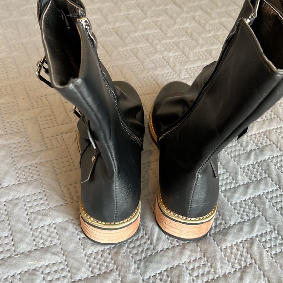 Black Boots - size 40/8 - Picture 5 of 8